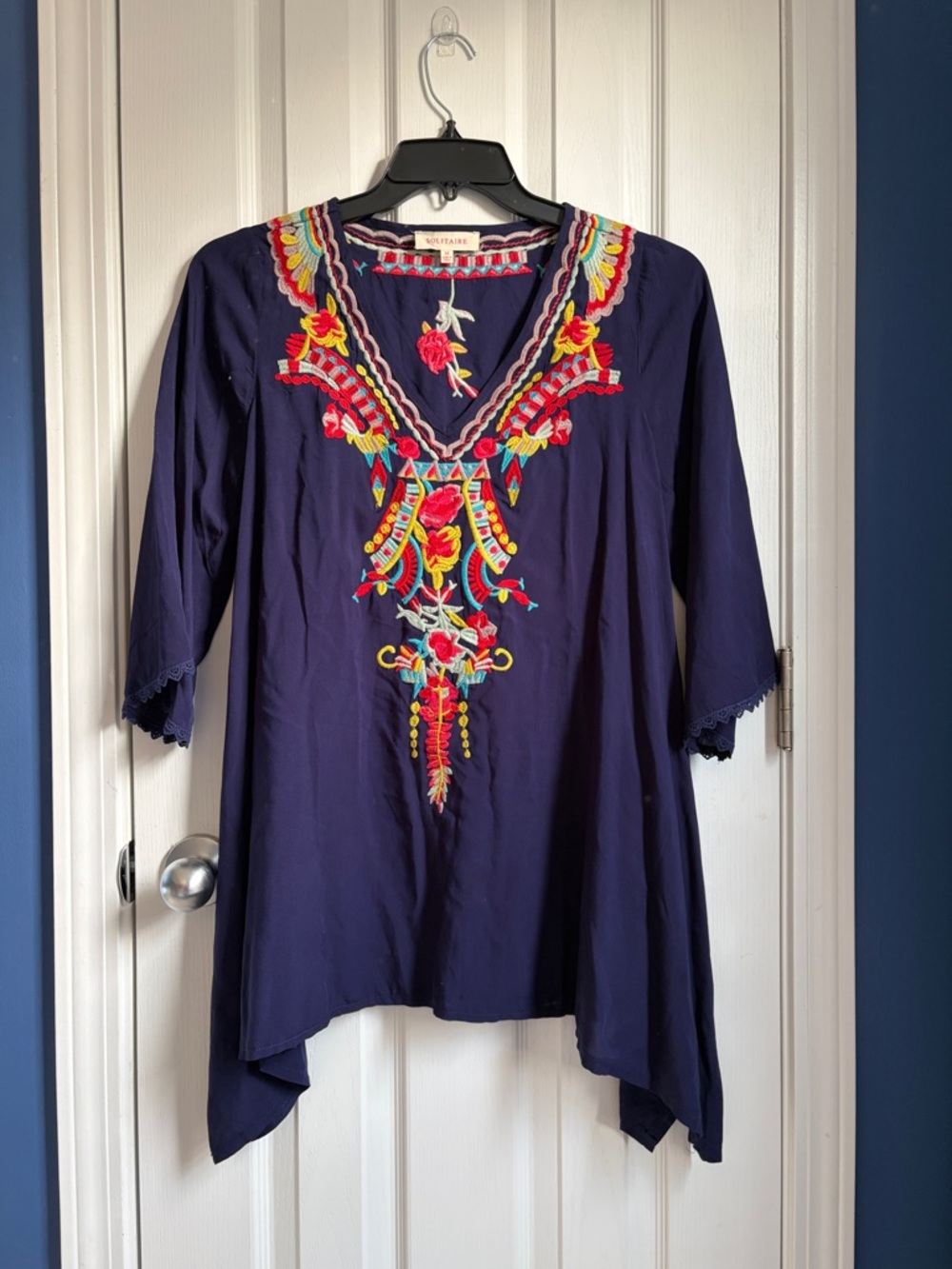 SOLITAIRE Blue Floral Embroidered Tunic Top V Neck Tie Back Size M